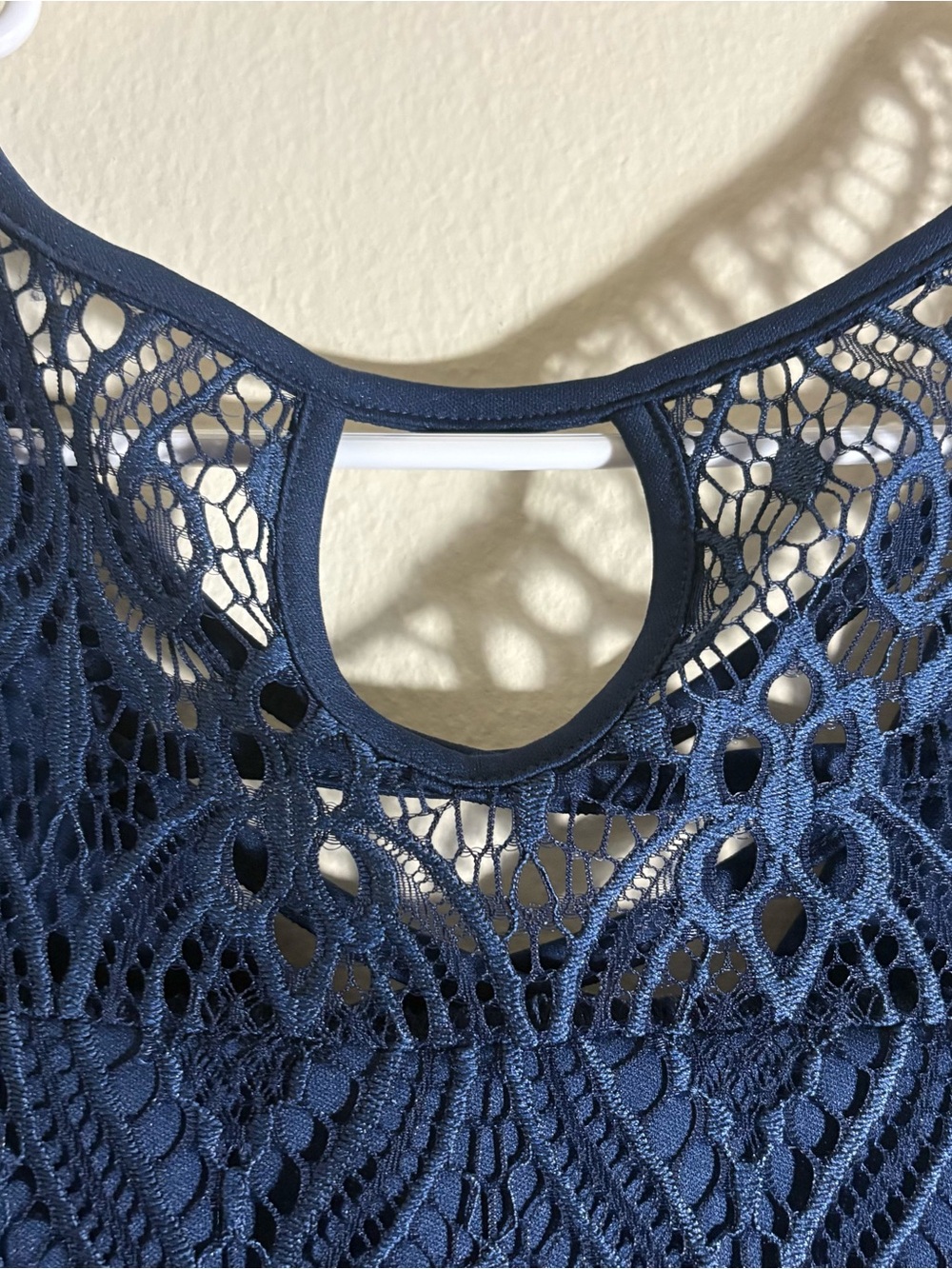 Women's Navy No Boundaries Lace V-Neck Top Size XL - Picture 5 of 5